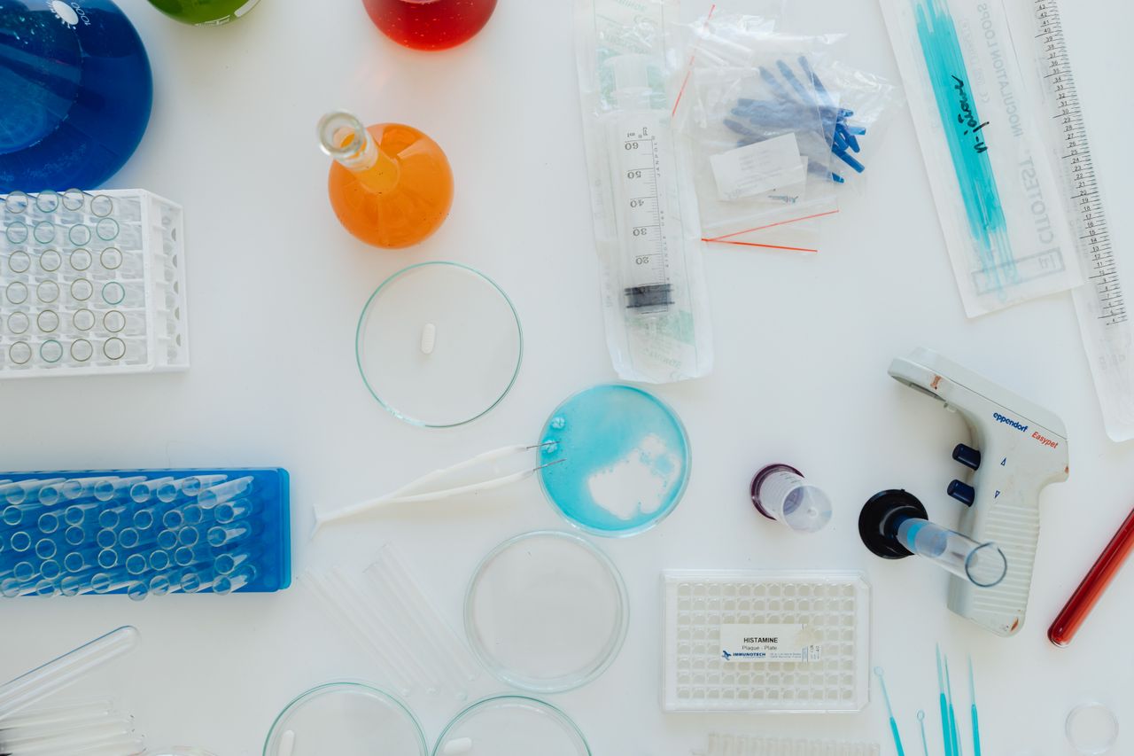 Acetic Acid in Peptide and Oligonucleotide Manufacturing